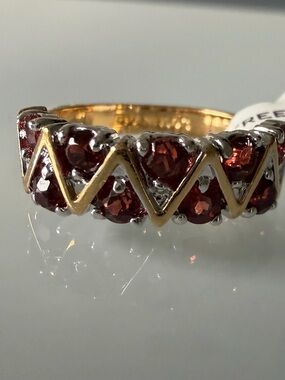 NWT 18 K EG Gold and Silver Zigzag Garnet Band Ring
